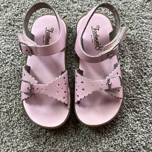Footmates Pink Scalloped Sandals Size 9